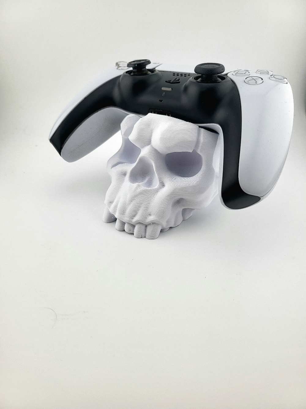Skull PS5 Controller Stand