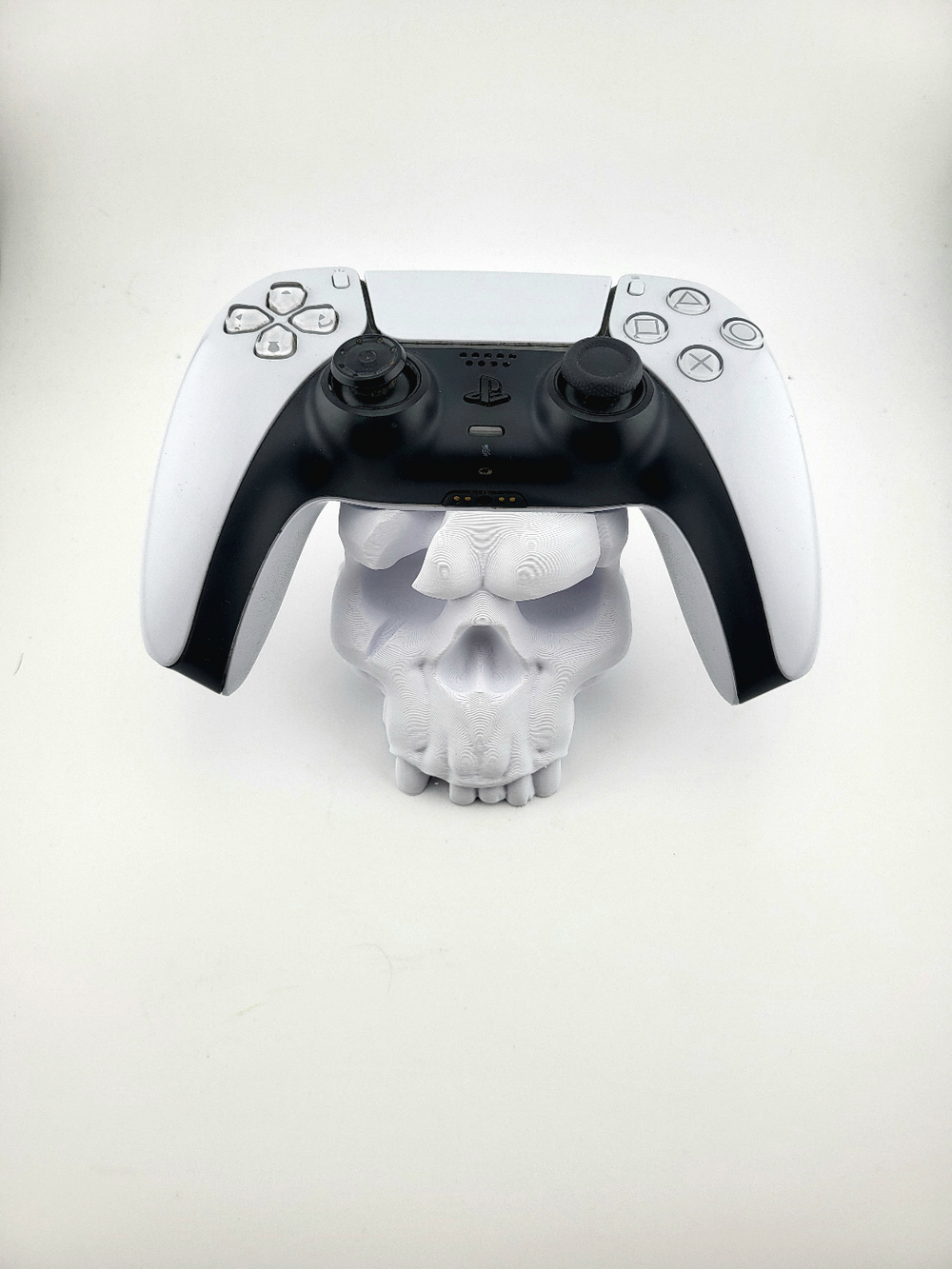 Skull PS5 Controller Stand