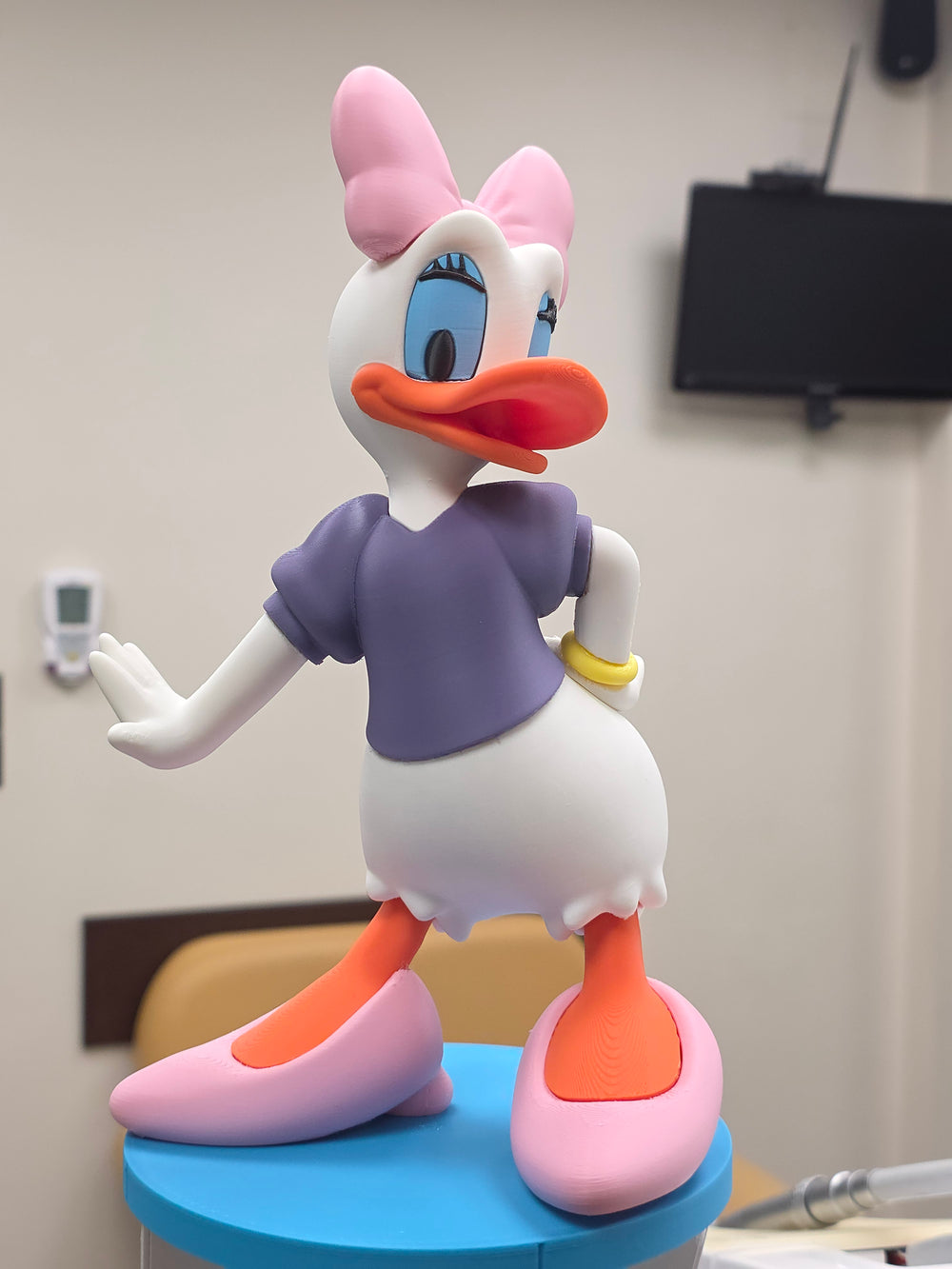 Queen Daisy Duck