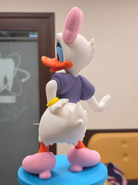 Queen Daisy Duck