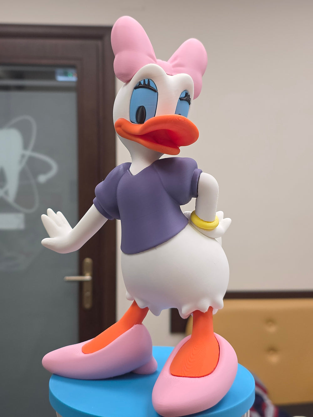 Queen Daisy Duck