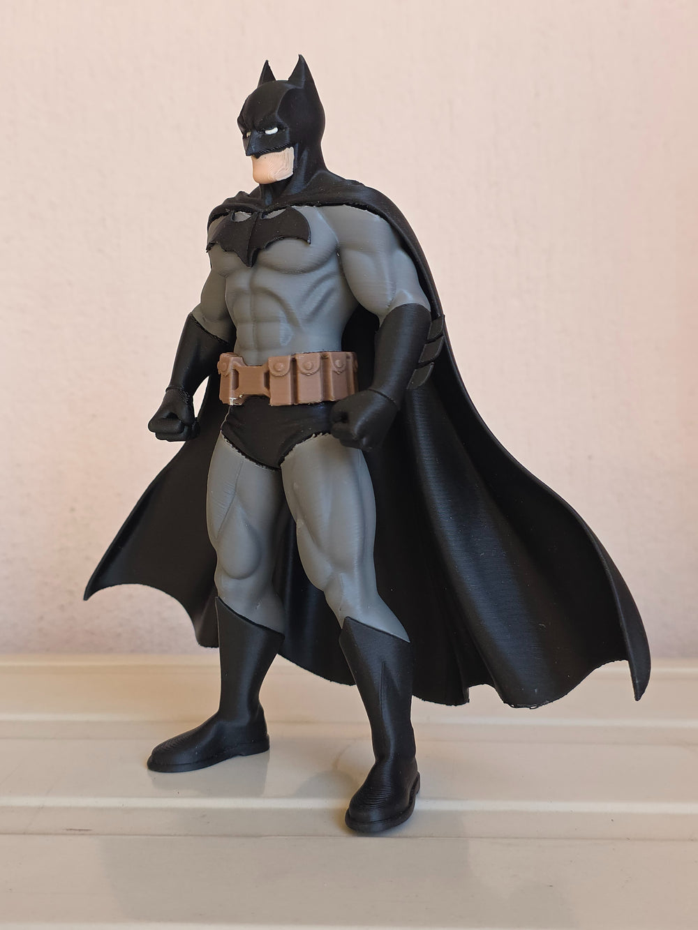 Classic Dark Knight – Batman Hero Figure (19 Cm)