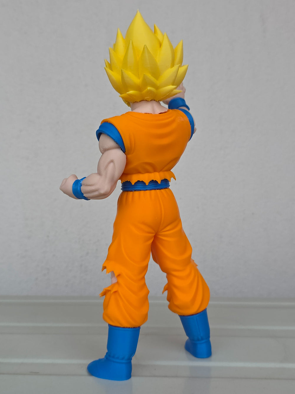 Super Saiyan Son Goku Figure