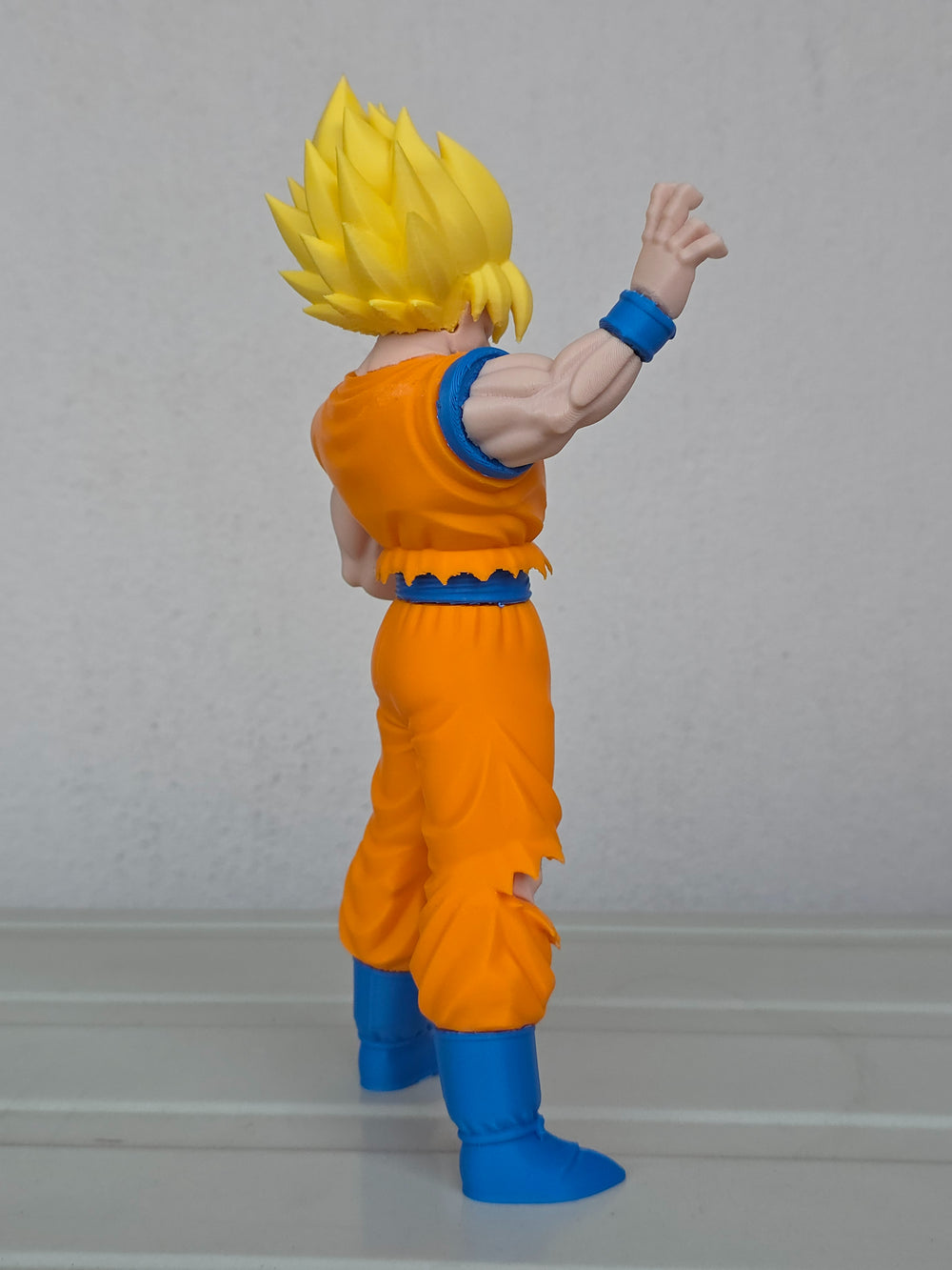 Super Saiyan Son Goku Figure
