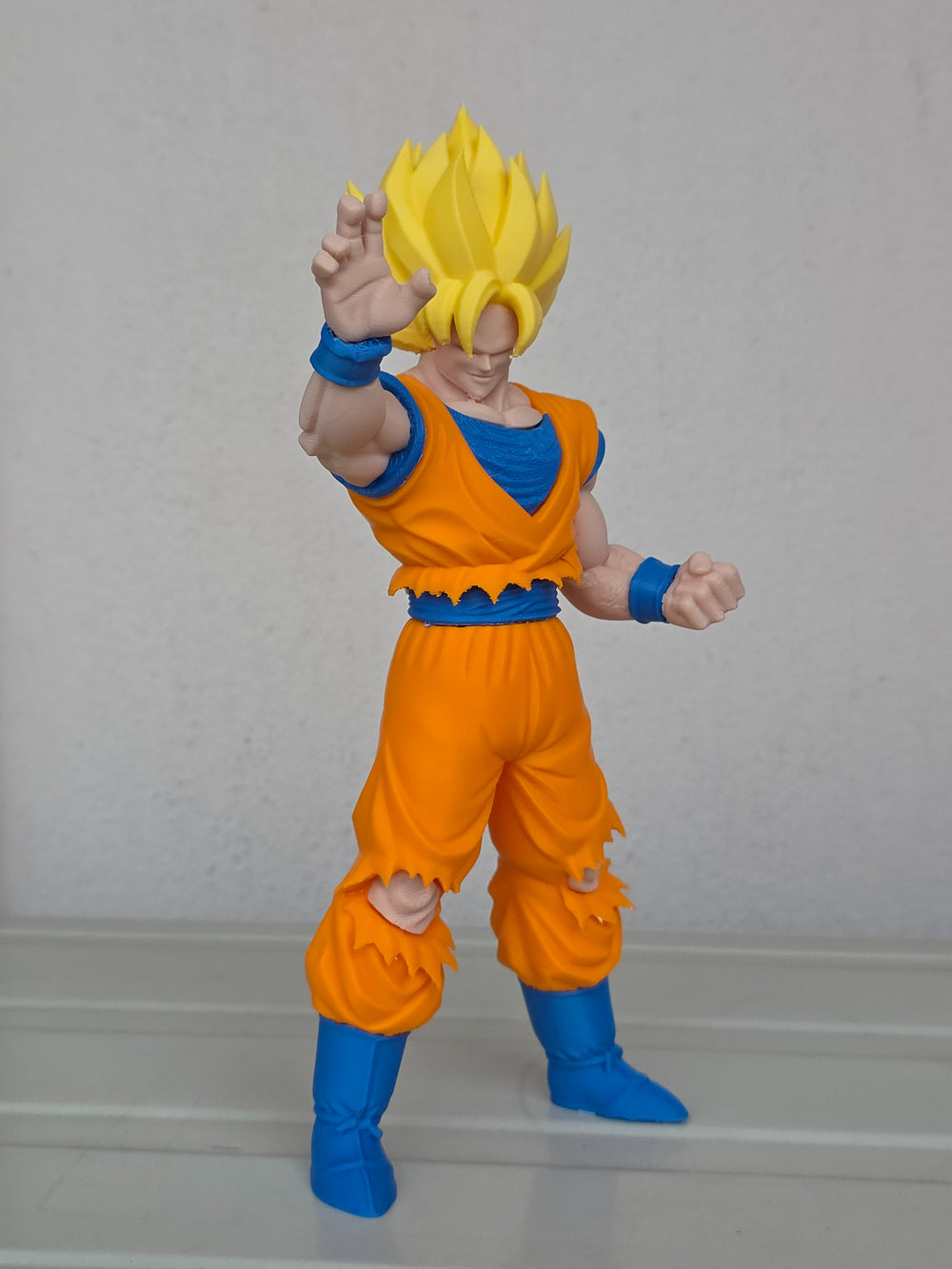 Super Saiyan Son Goku Figure