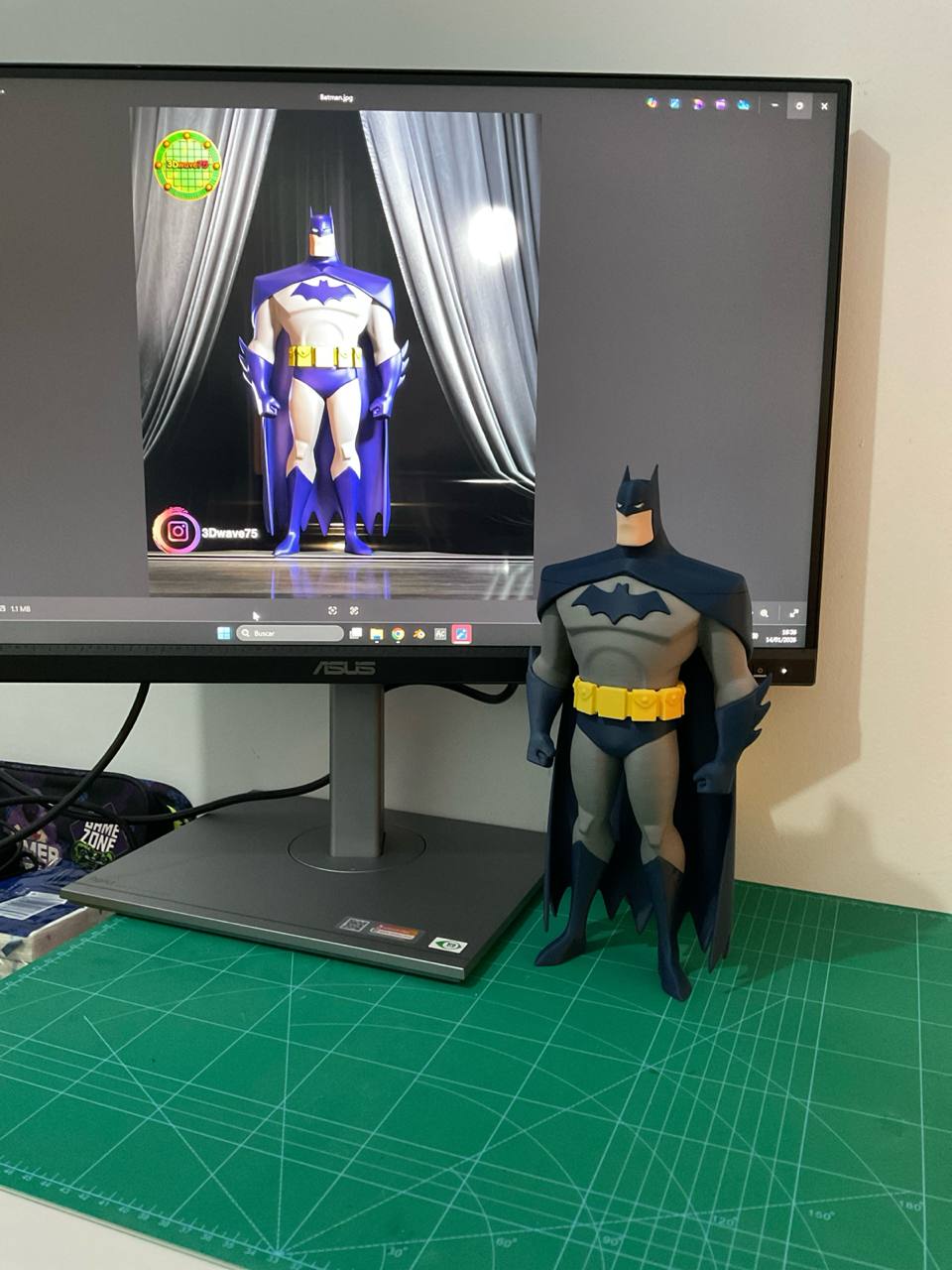 Retro Dark Knight – 90s Animated Batman (30cm)