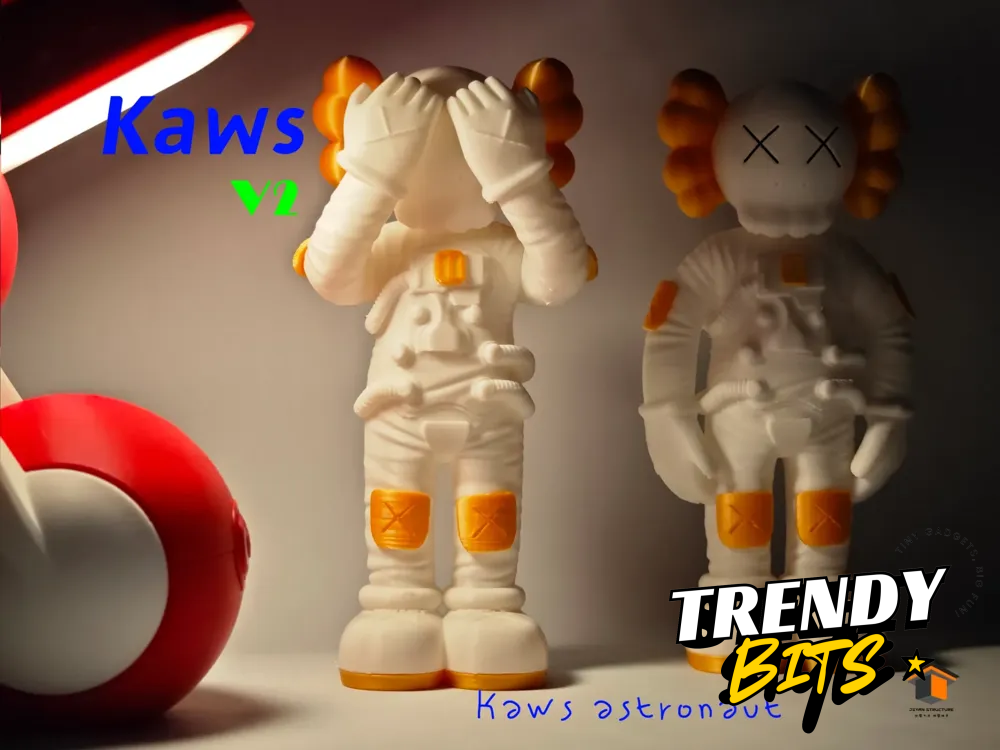 Kaws astronaut V2