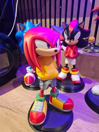 Knuckles Casual Figure