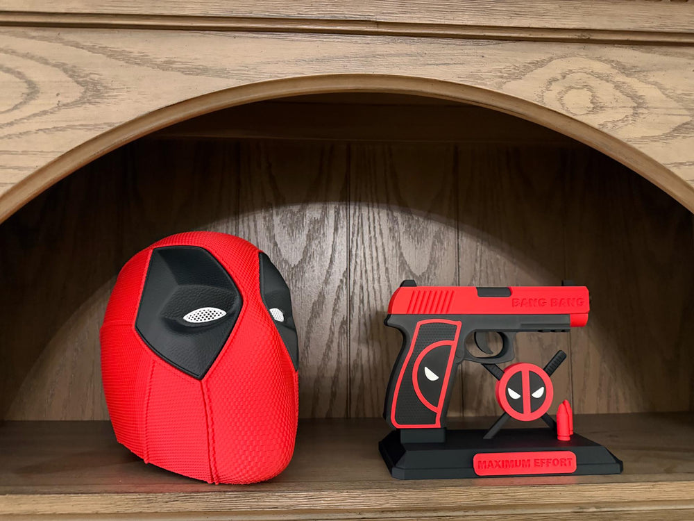 Deadpool Display Gun + Stand