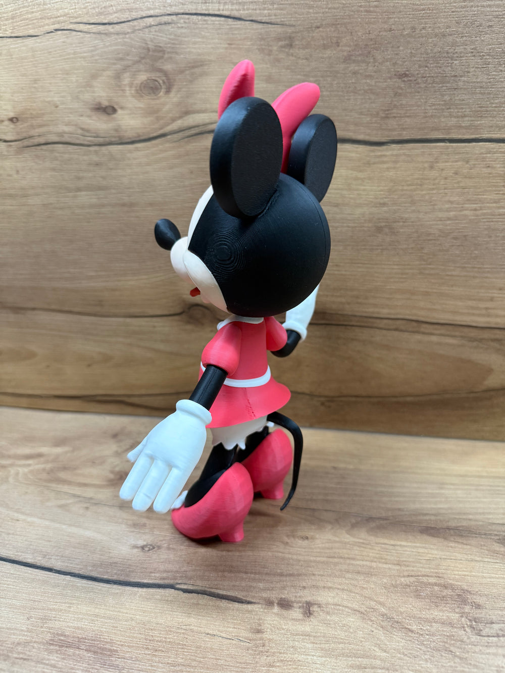 Minnie Mouse Figure – Classic Dress Edition