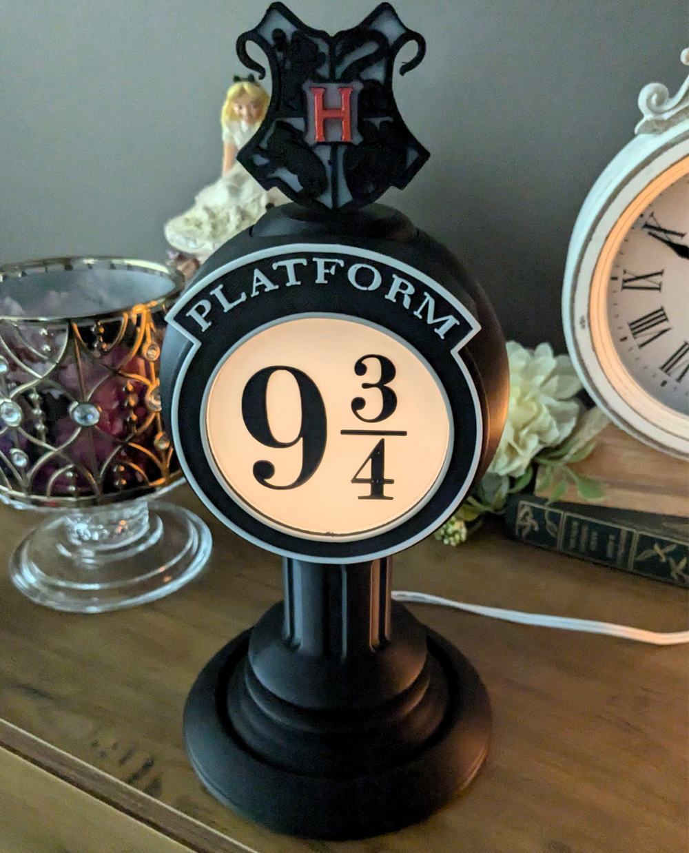 Platform 9¾ Premium Lamp