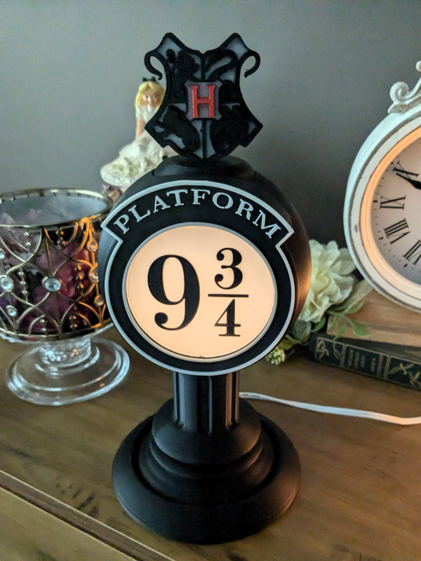 Platform 9¾ Premium Lamp