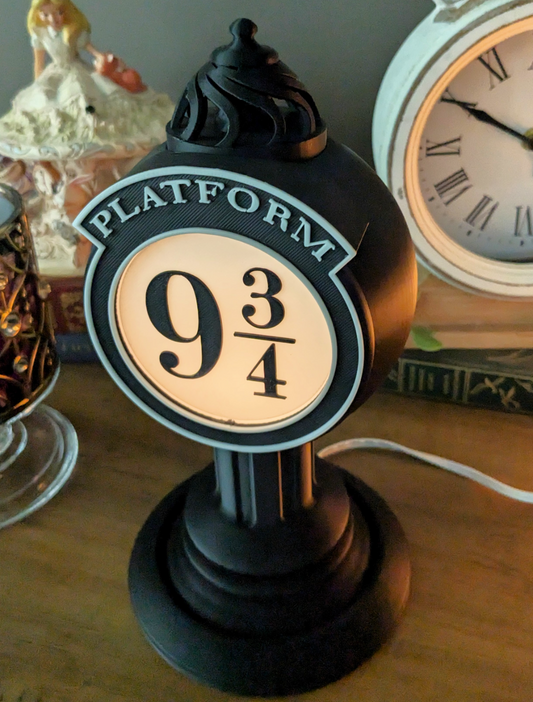 Platform 9¾ Premium Lamp