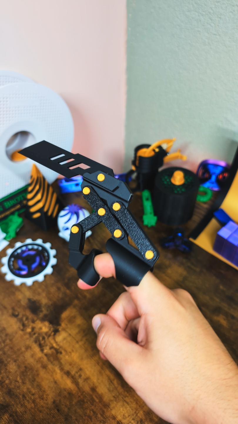 Extendable Finger Mantis Claw