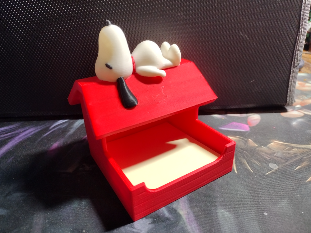 Snoopy Doghouse Sticky Note Holder